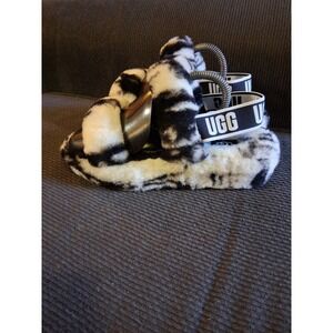 UGG Fluff Yeah Slides Sandals Sheepskin Real Lamb Fur Black White Womens Size 8